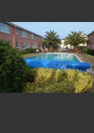 Apartment With Heated Pool & Close To Beach بيغْنْتون المظهر الخارجي الصورة